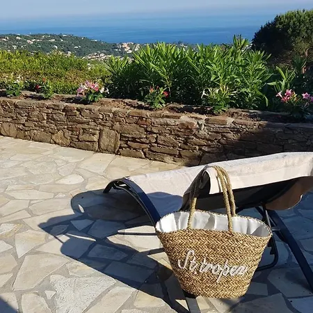 Hébergement de vacances Les Albizias *